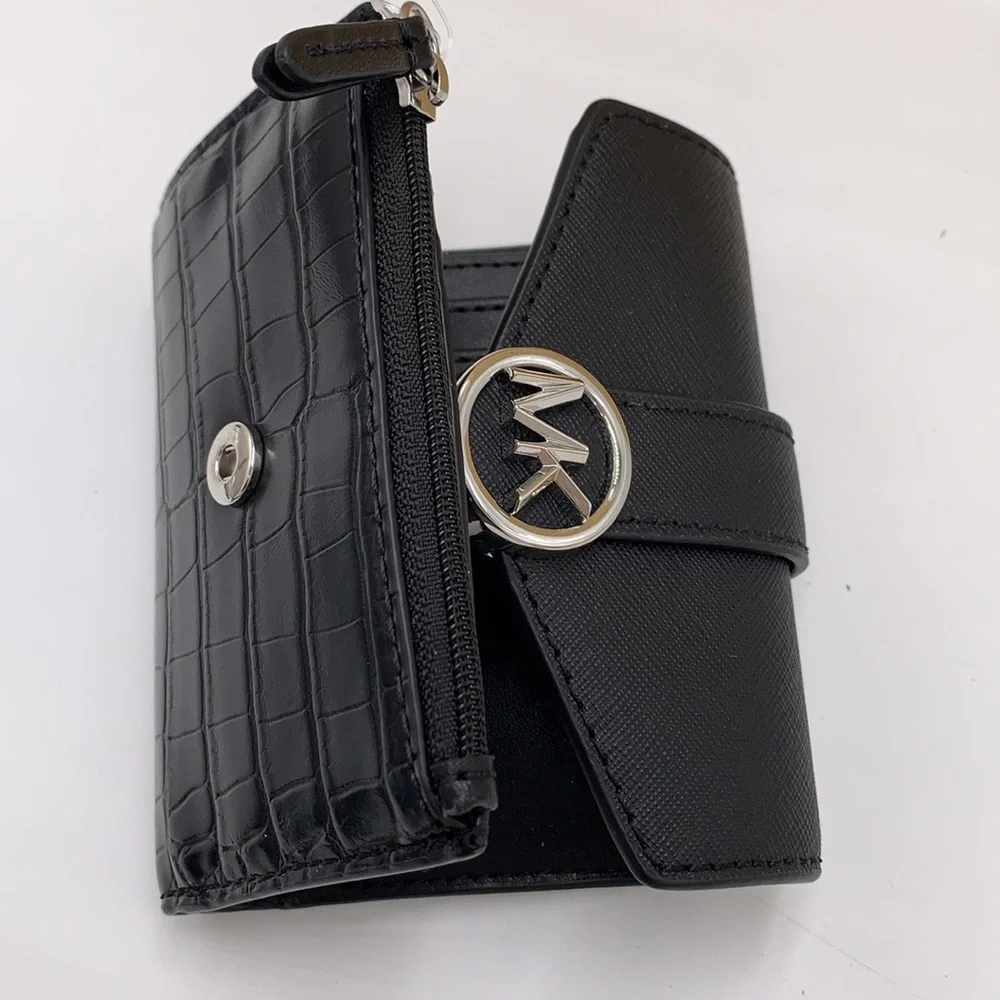 MICHAEL KORS
Carmen Medium Faux Leather Wallet
BLACK COLOR - Picture 7 of 11